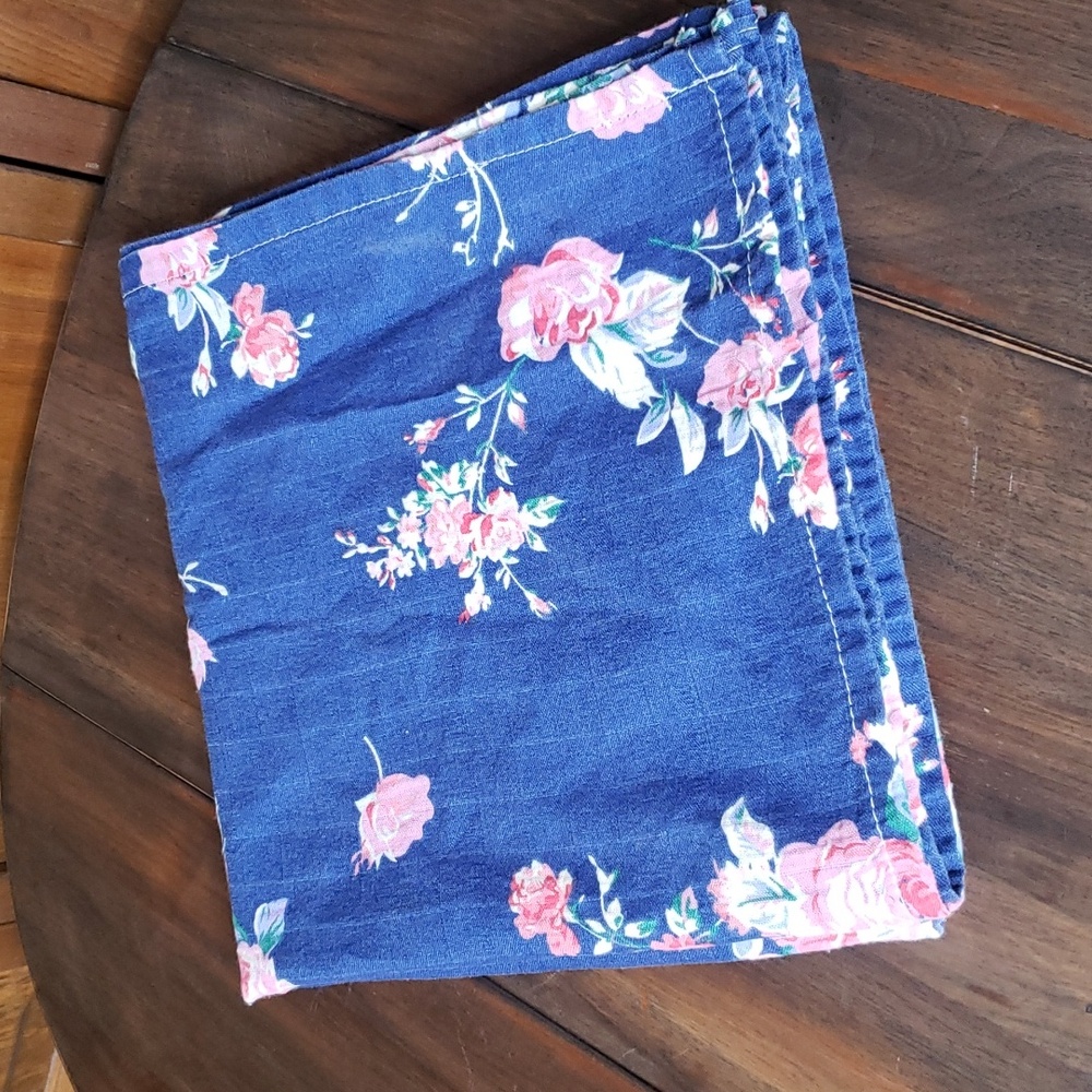 Momcozy NWOT Floral Bamboo Muslin Swaddle Blanket